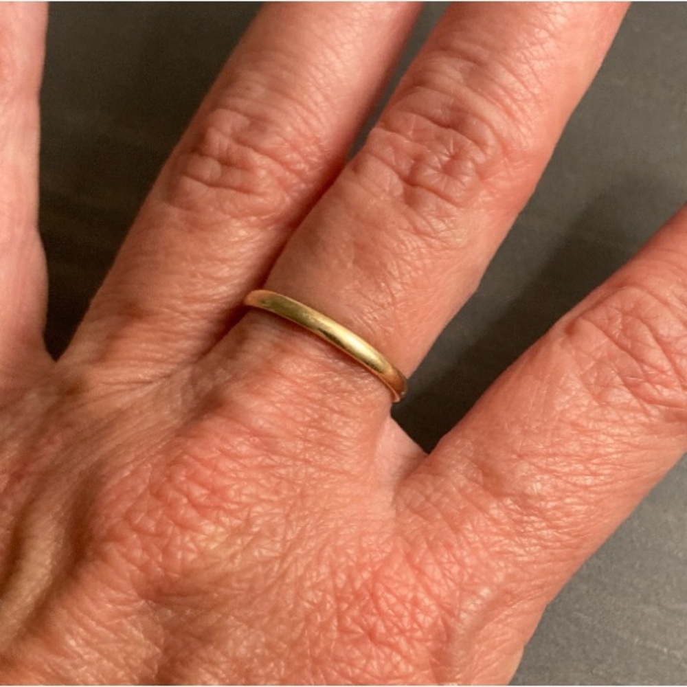 14k solid yellow gold band - size 6